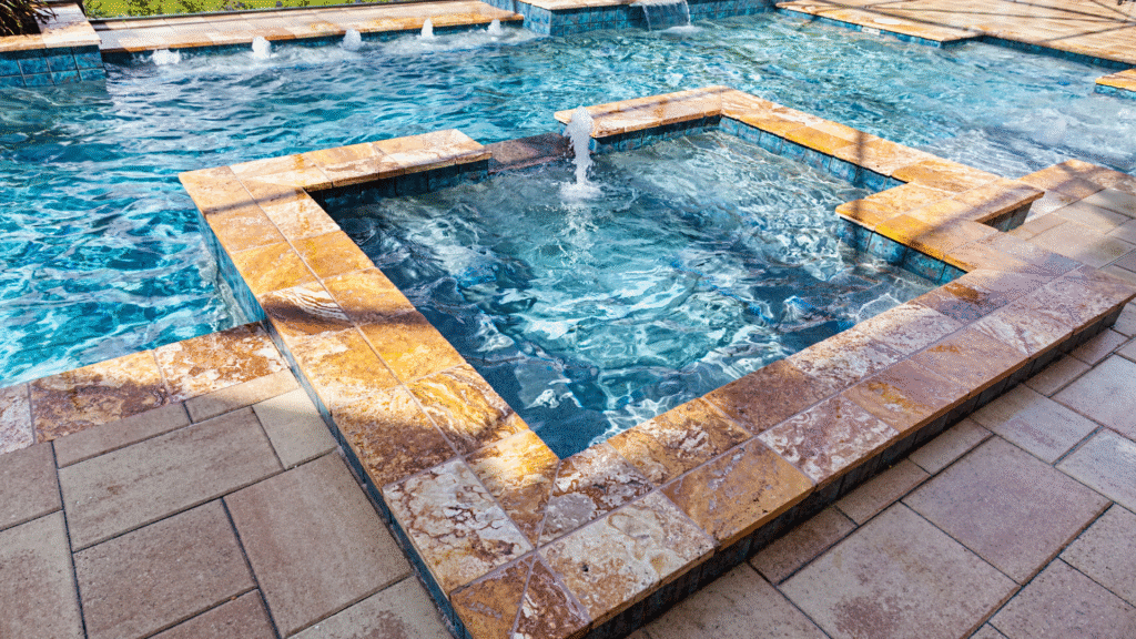 Swimming pool with an integrated square hot tub.